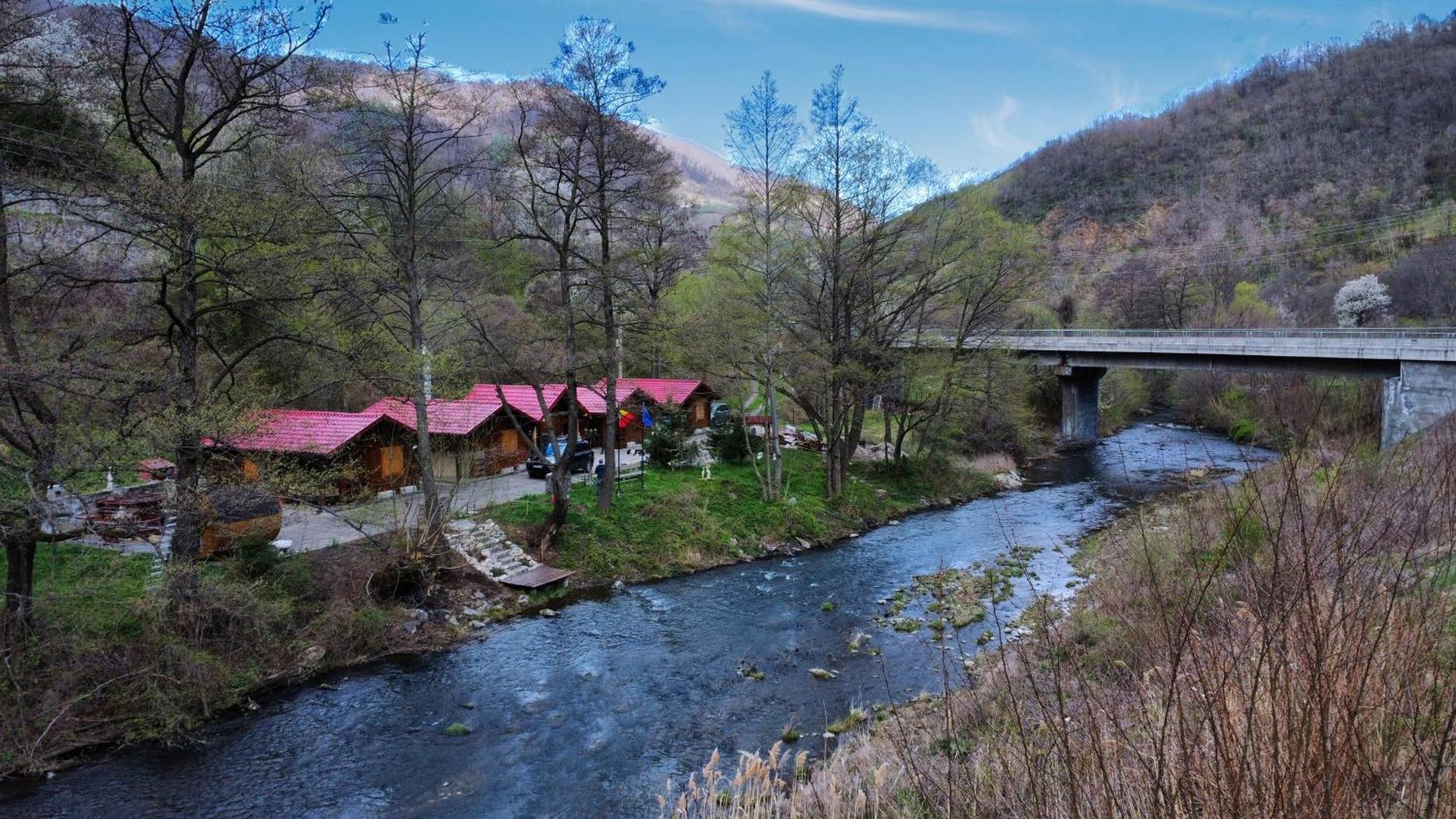 Eden Natural Resort - Transalpina Capalna Exterior foto